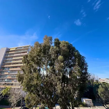 - 4 People - Parking Apartment *