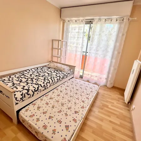 - 4 People - Parking Apartment *