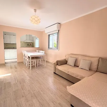 - 4 People - Parking Antibes