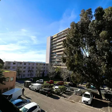 - 4 People - Parking Antibes