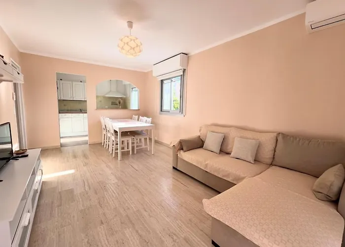 - 4 People - Parking Αντίμπ