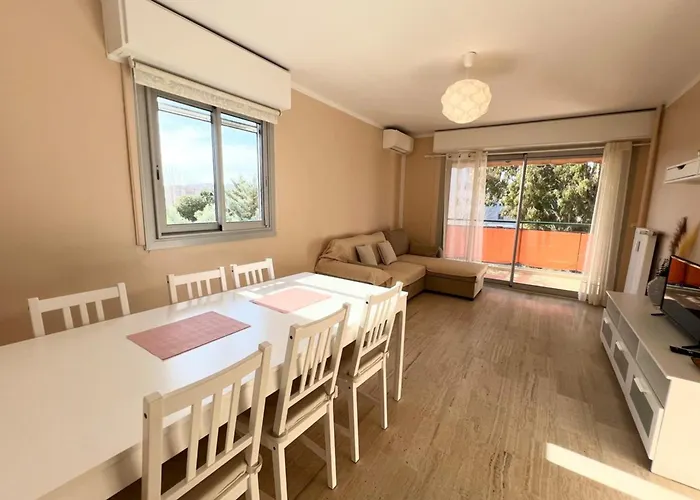 - 4 People - Parking